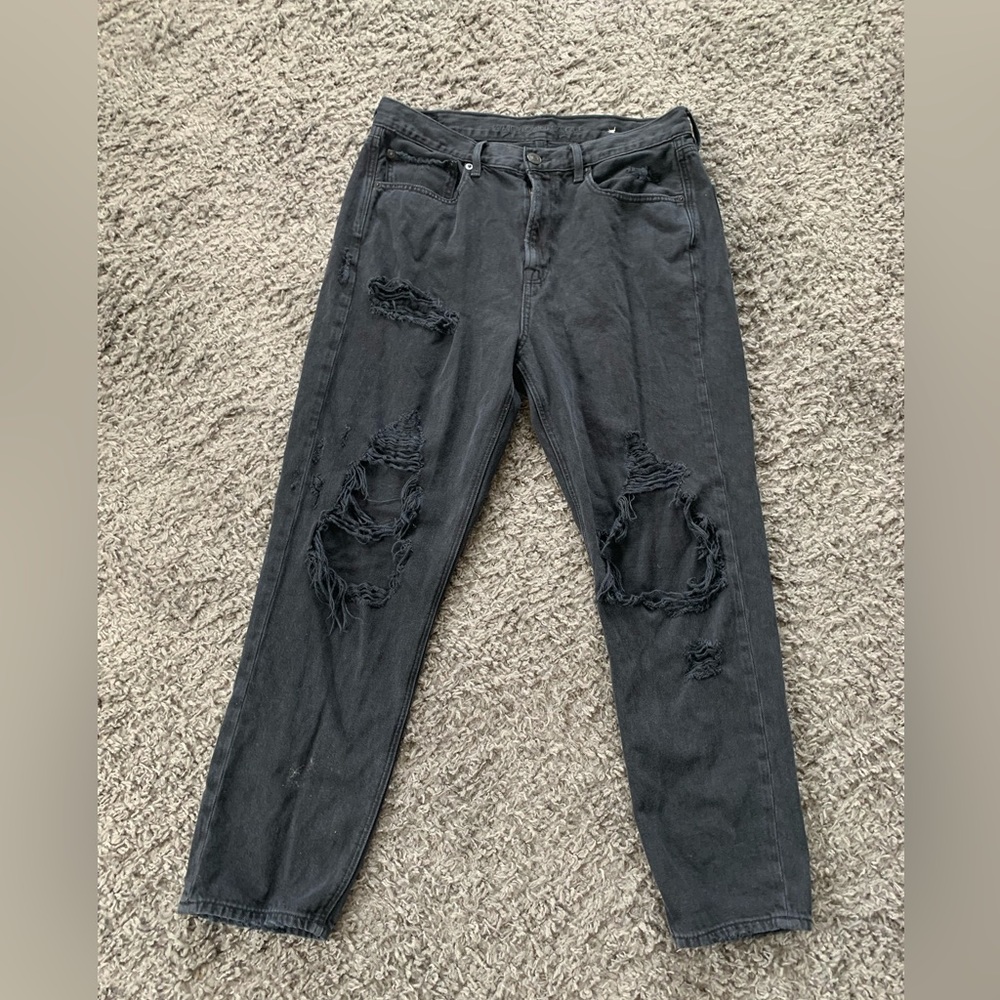 Black ripped mom jeans